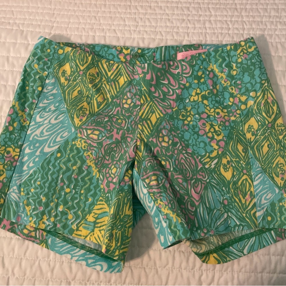 Lilly Pulitzer Women's Green and Pink Patterned Shorts 00